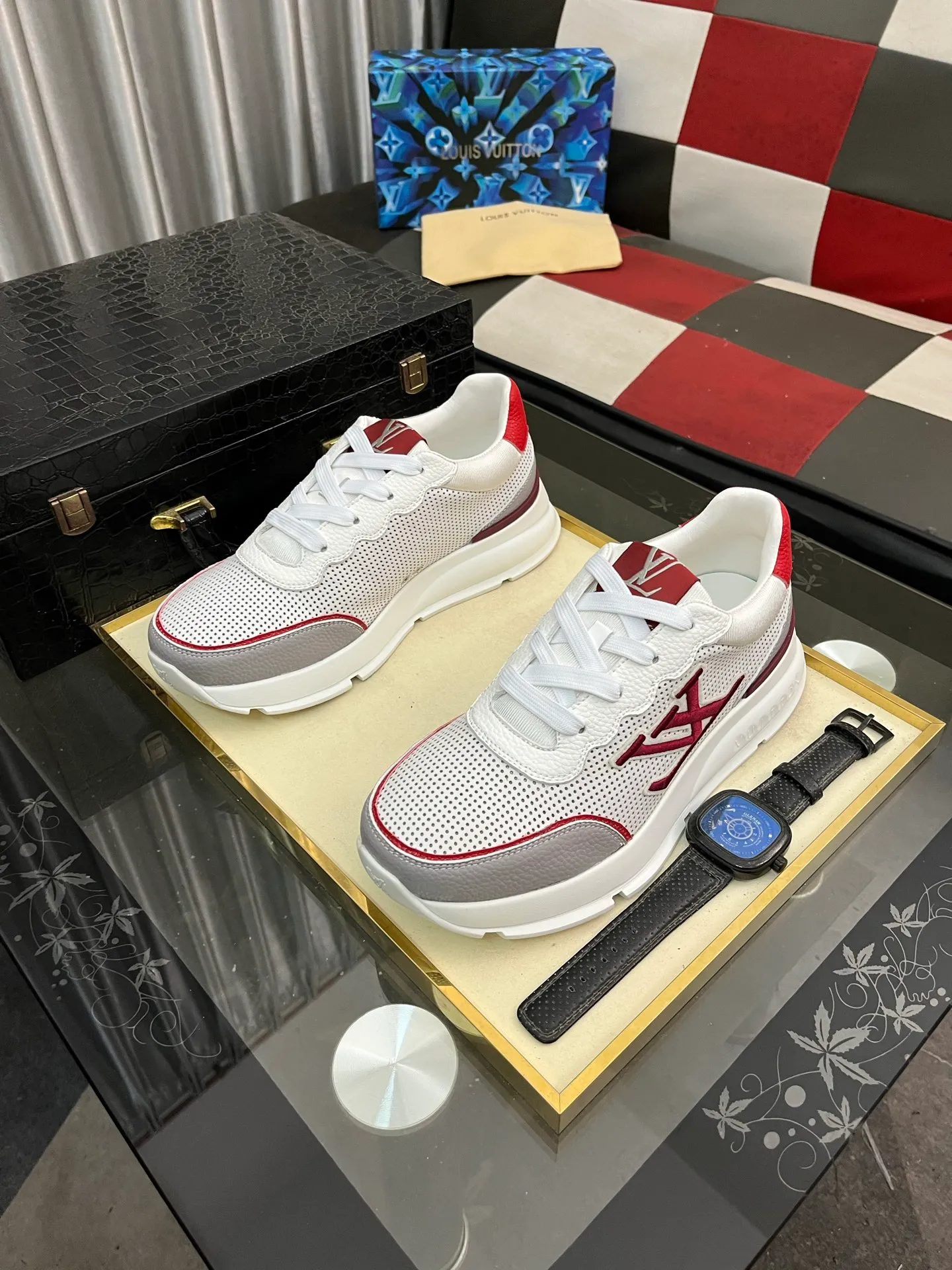 Men's shoes 💰440⌚️⌚️【LOUlS VUlTTON】Louis Vuitton ~ unique and casual style. LV counter purchasing 🏃casual shoes😍😍 are on sale at the men's counter at the same time. Italian imported brands select top-layer Italian cowhide. 🐑Sheepskin lining (refuses to discolor and rub feet) Sole: Original sole specially provided by the original factory 🎬Better in kind Code number: 38-446⃣️Color selection